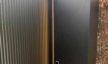 Aluminium schuifpoort met XXL brievenbus en LED-Line — Keerbergen